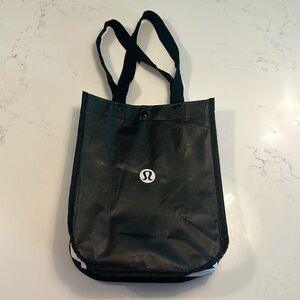 Lululemon snap bag